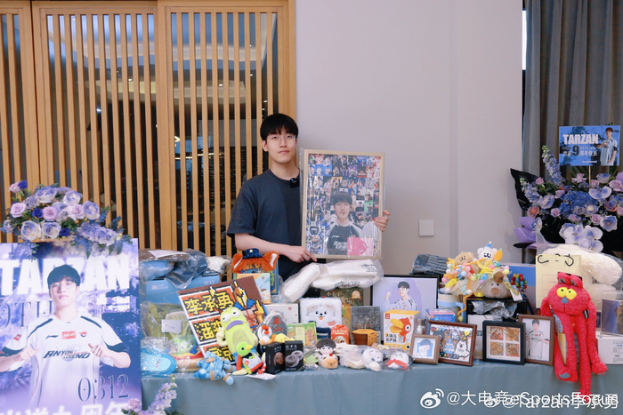 Tarzan李承勇感恩粉丝九年支持,承诺展现精彩比赛|lpl|AL|粉丝应援物产出|赛程|写作业_新浪体育_新浪新闻