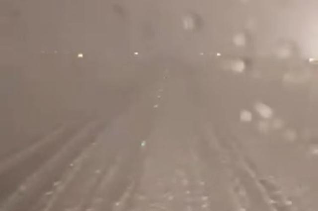 开云体育下载-暴雪来袭皇马却强行出征 西乙球员竟在高速上推车