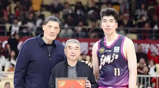 开云-他是男篮名宿,拿过篮板王,如今儿子也进CBA,成为顶级中锋|余乐平|篮球|浙江队|中国男篮|浙江男篮_新浪体育_新浪新闻