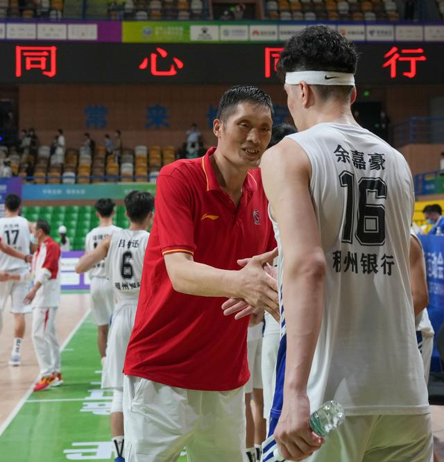 开云-他是男篮名宿,拿过篮板王,如今儿子也进CBA,成为顶级中锋|余乐平|篮球|浙江队|中国男篮|浙江男篮_新浪体育_新浪新闻