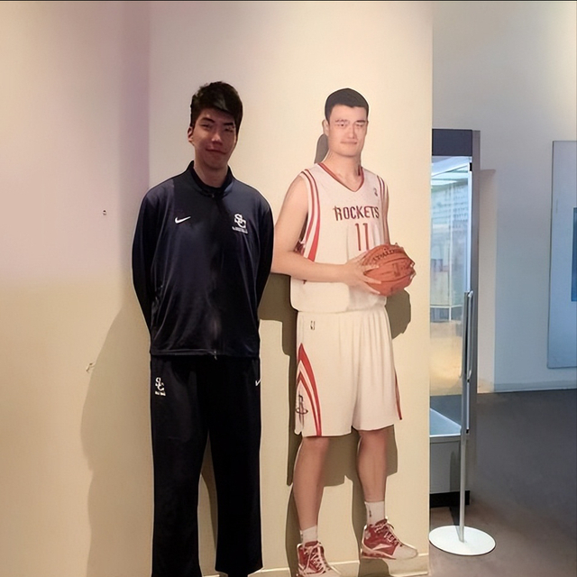 开云-他是男篮名宿,拿过篮板王,如今儿子也进CBA,成为顶级中锋|余乐平|篮球|浙江队|中国男篮|浙江男篮_新浪体育_新浪新闻